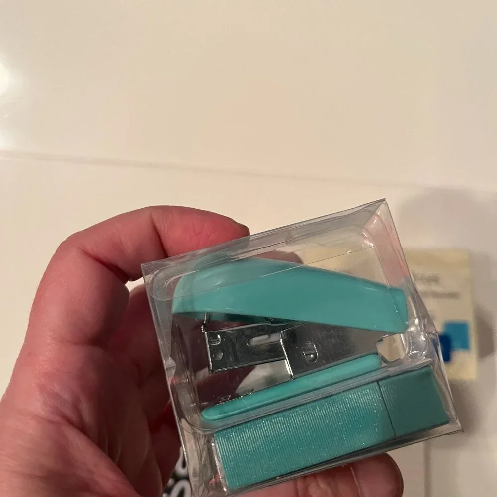 Novelty Notebooks, 2 mini staplers and Post-Its (h/s)‎